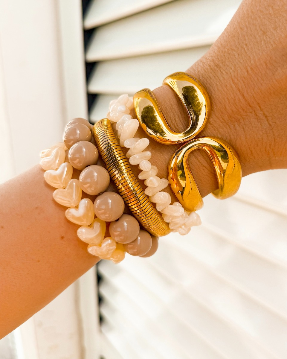 Gouden bangle en kralen armparty