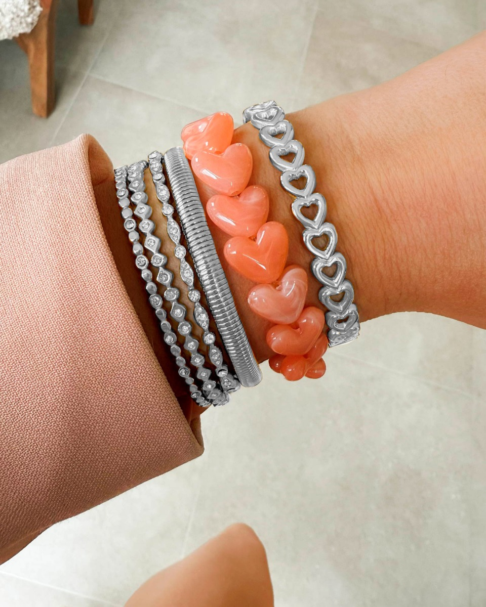 Zilveren bangle armparty met hartjes en steentjes