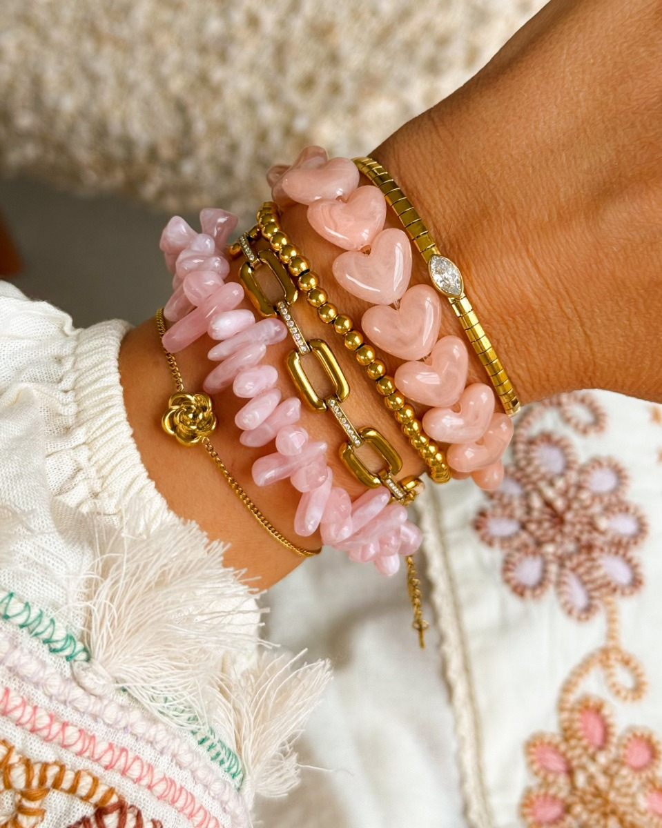 Gouden armparty met roze details