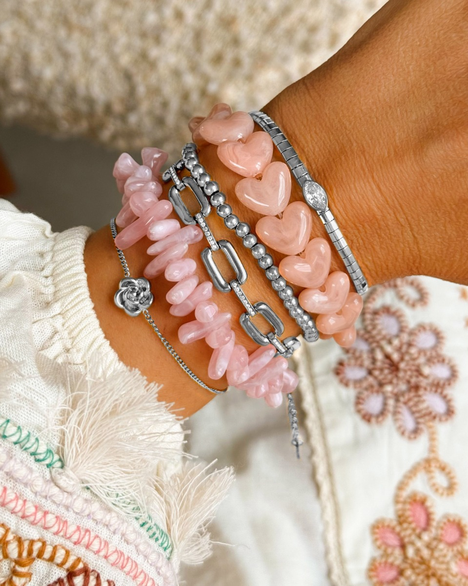 Zilveren armparty met roze kralen