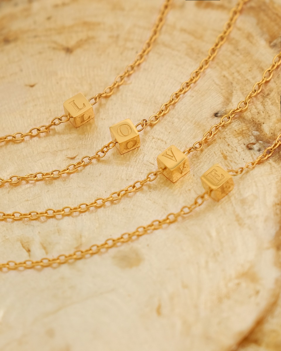 Gouden initial armbandjes love