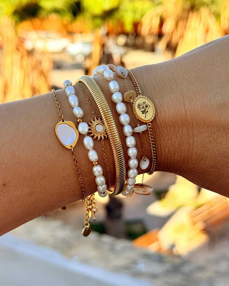 Gouden armparty met parels