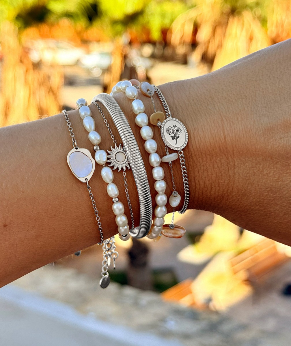 Zilveren armparty met parels