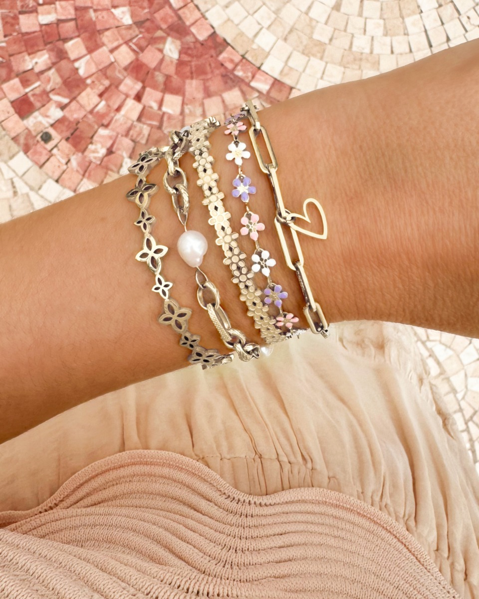Zilveren armparty met bloemetjes