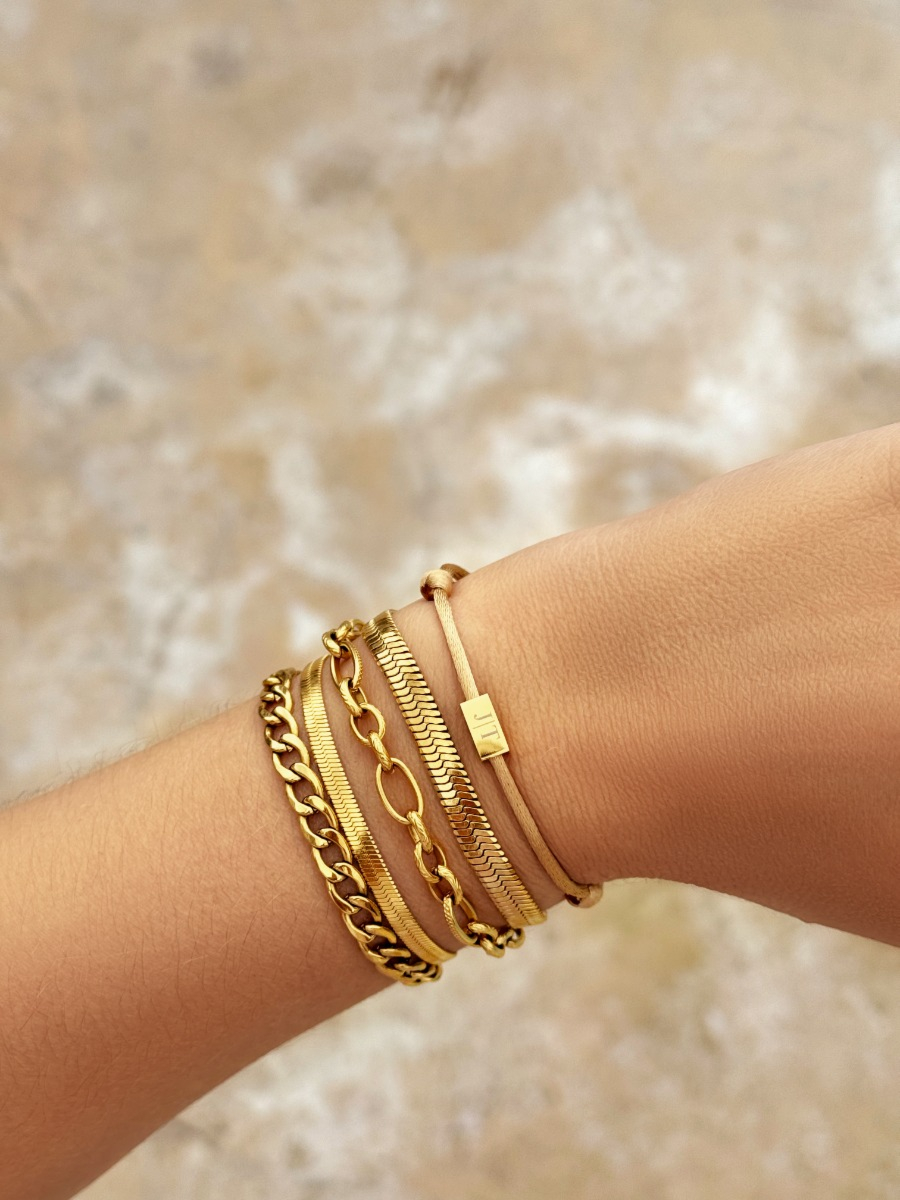 Satin initial armbandje nude gold plated