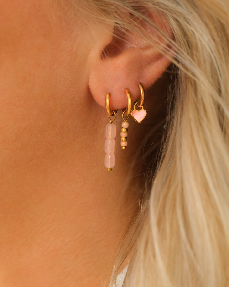 Gouden earparty met roze steentjes