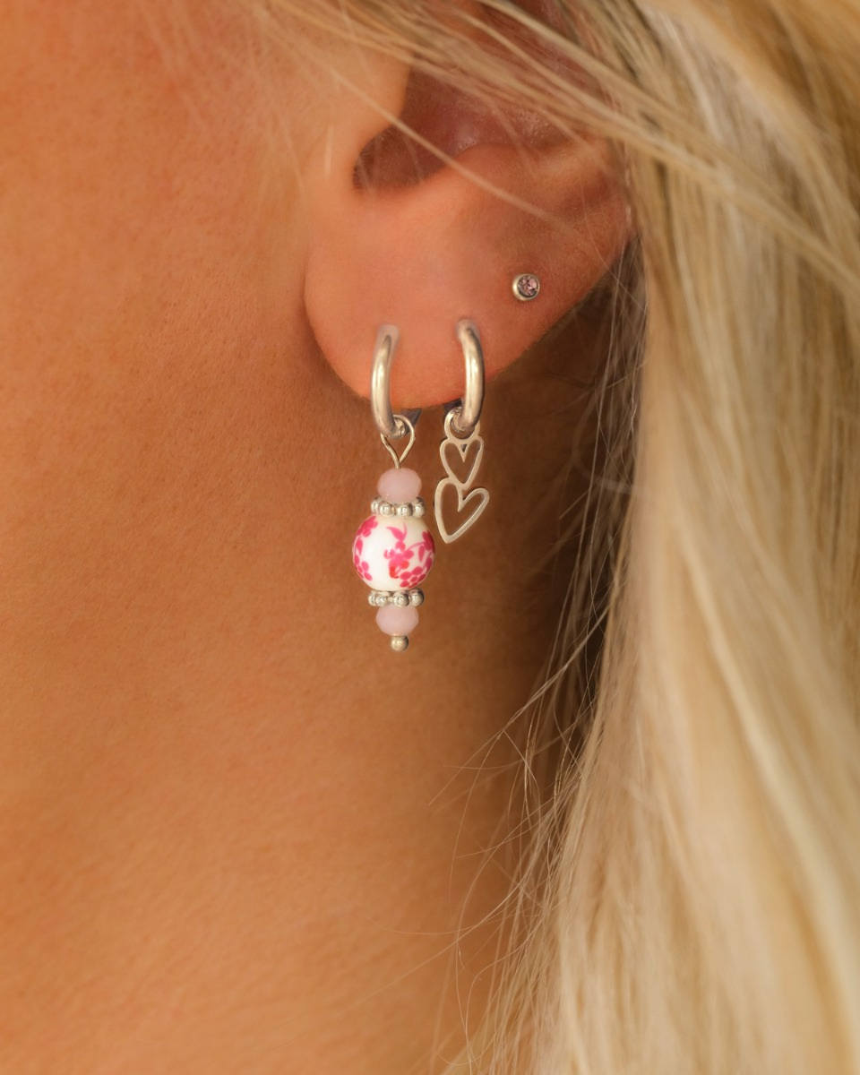 Zilveren earparty met roze steentjes