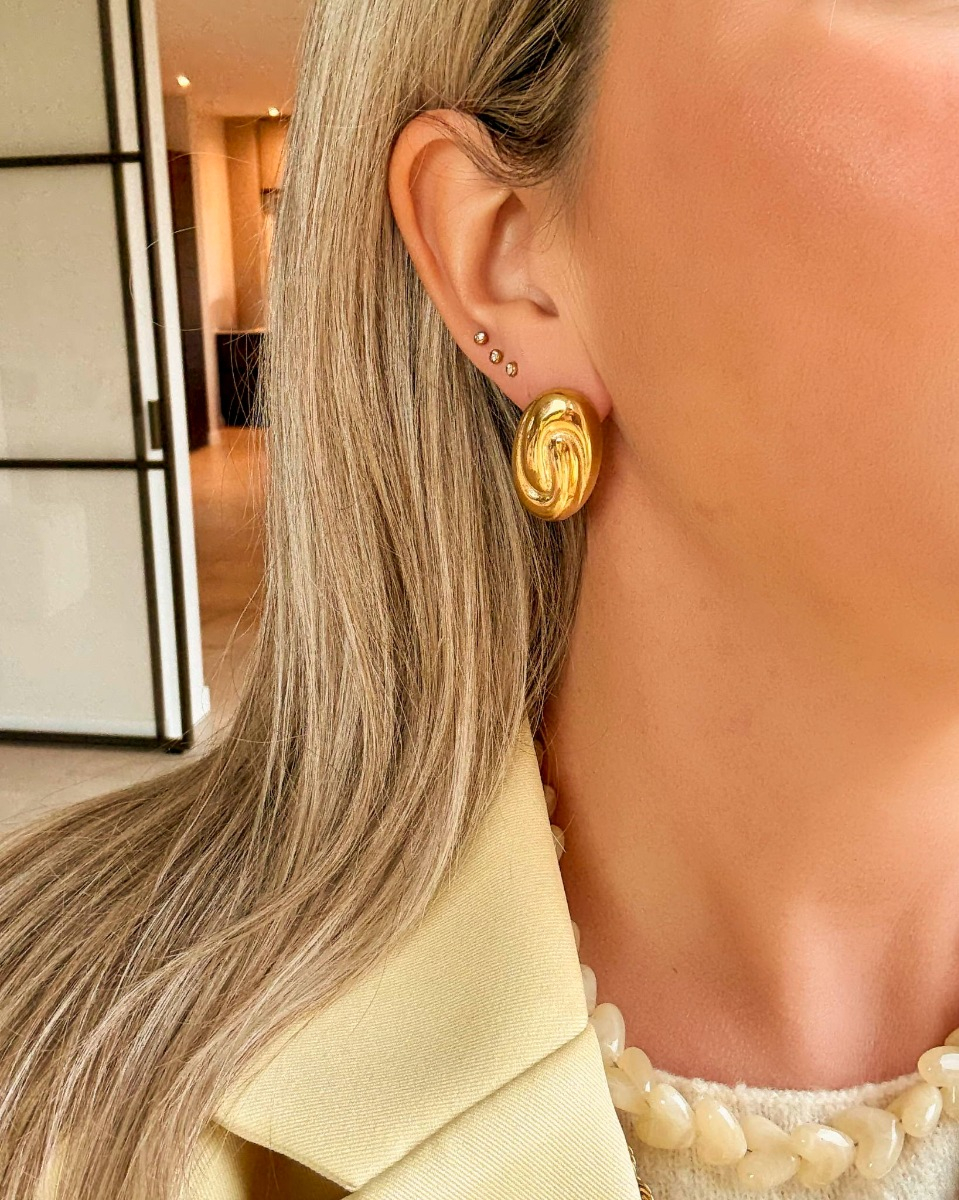 Stud oorbellen met steentje goud kleurig