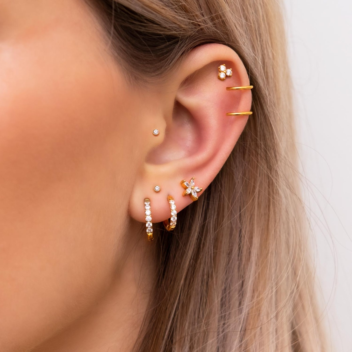 Gouden earparty met steentjes