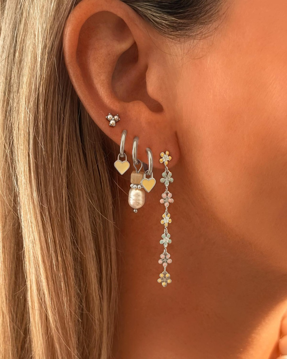 Stud oorbellen triple pearl