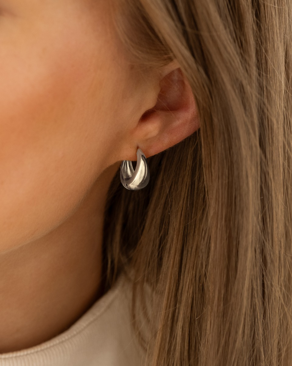 Zilveren teardrop oorbellen