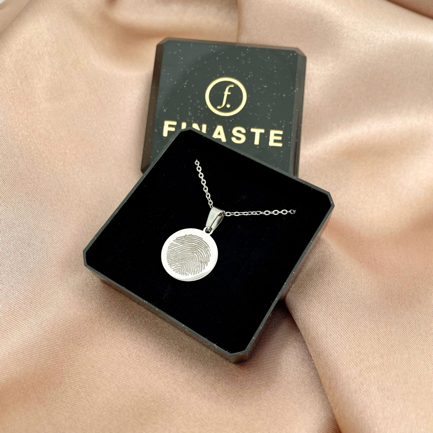 Ketting met vingerafdruk in sieradendoosje