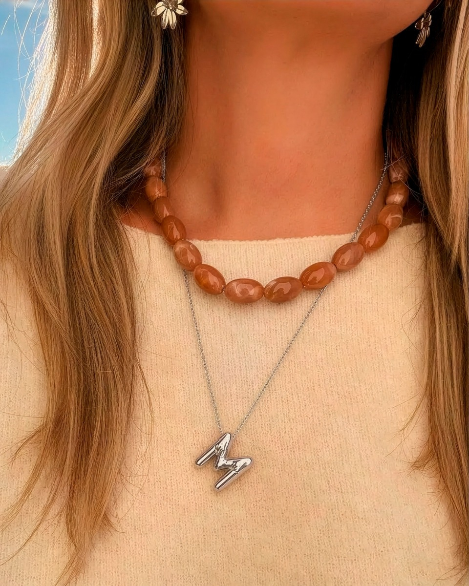 Zilveren necklaceparty met kralen ketting en initial ketting