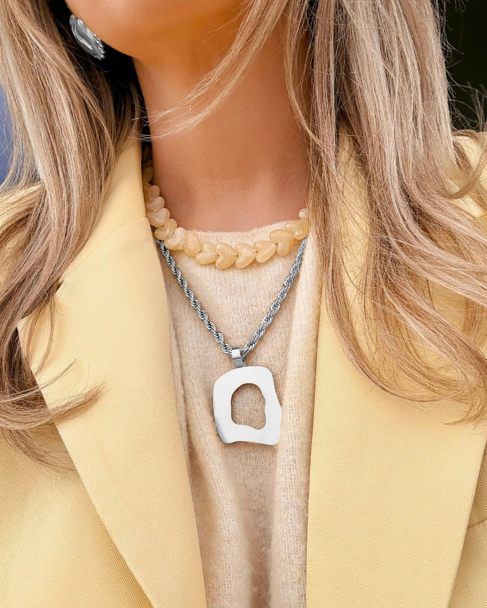 Zilveren necklaceparty met statement ketting en hartjes kralen