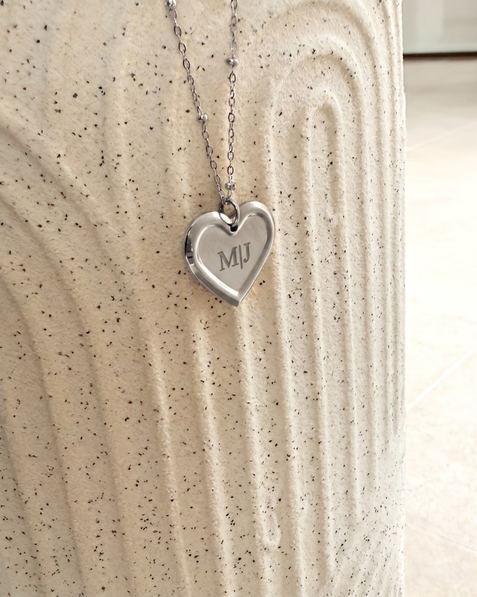 Zilveren hartjes ketting met initialen