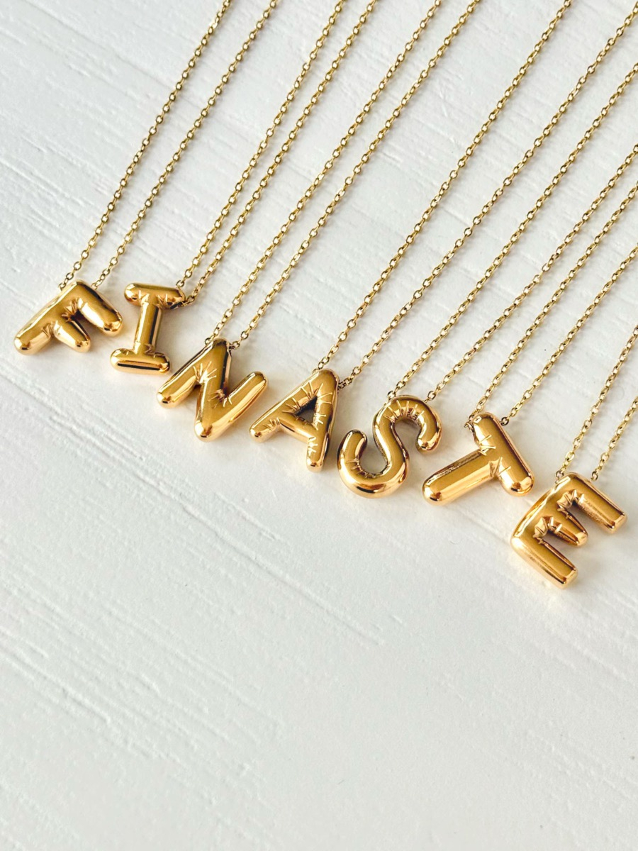 Gouden kettingen met initial
