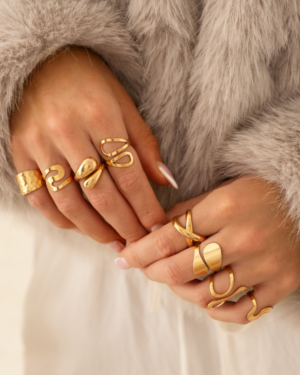 Gouden ringparty met druppels