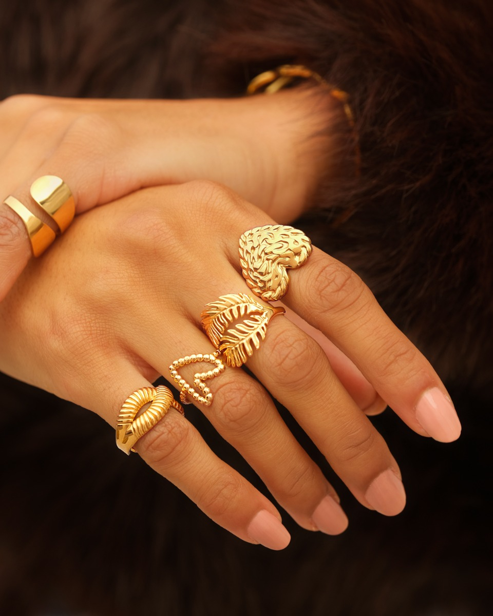 Gouden ringparty met hartjes