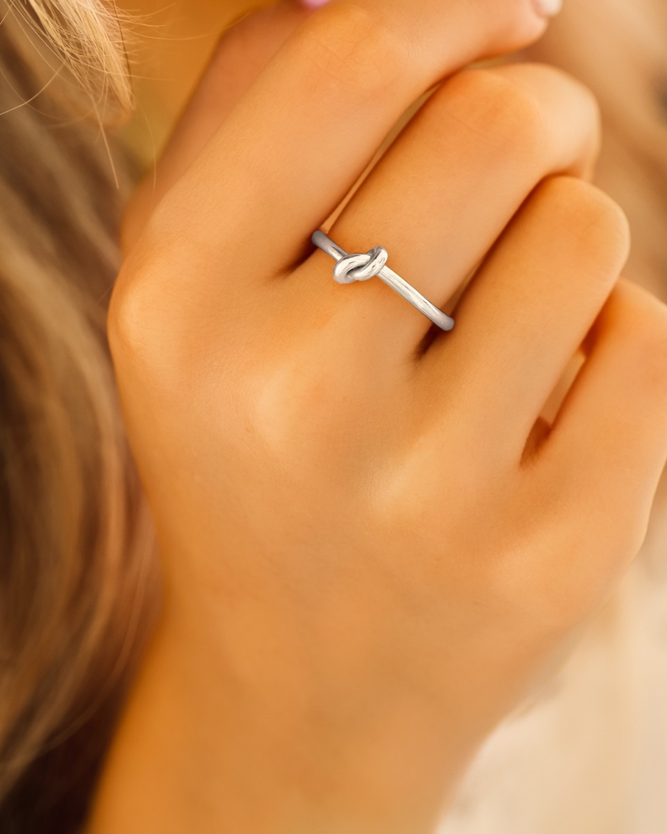 zilveren ring met knoopje