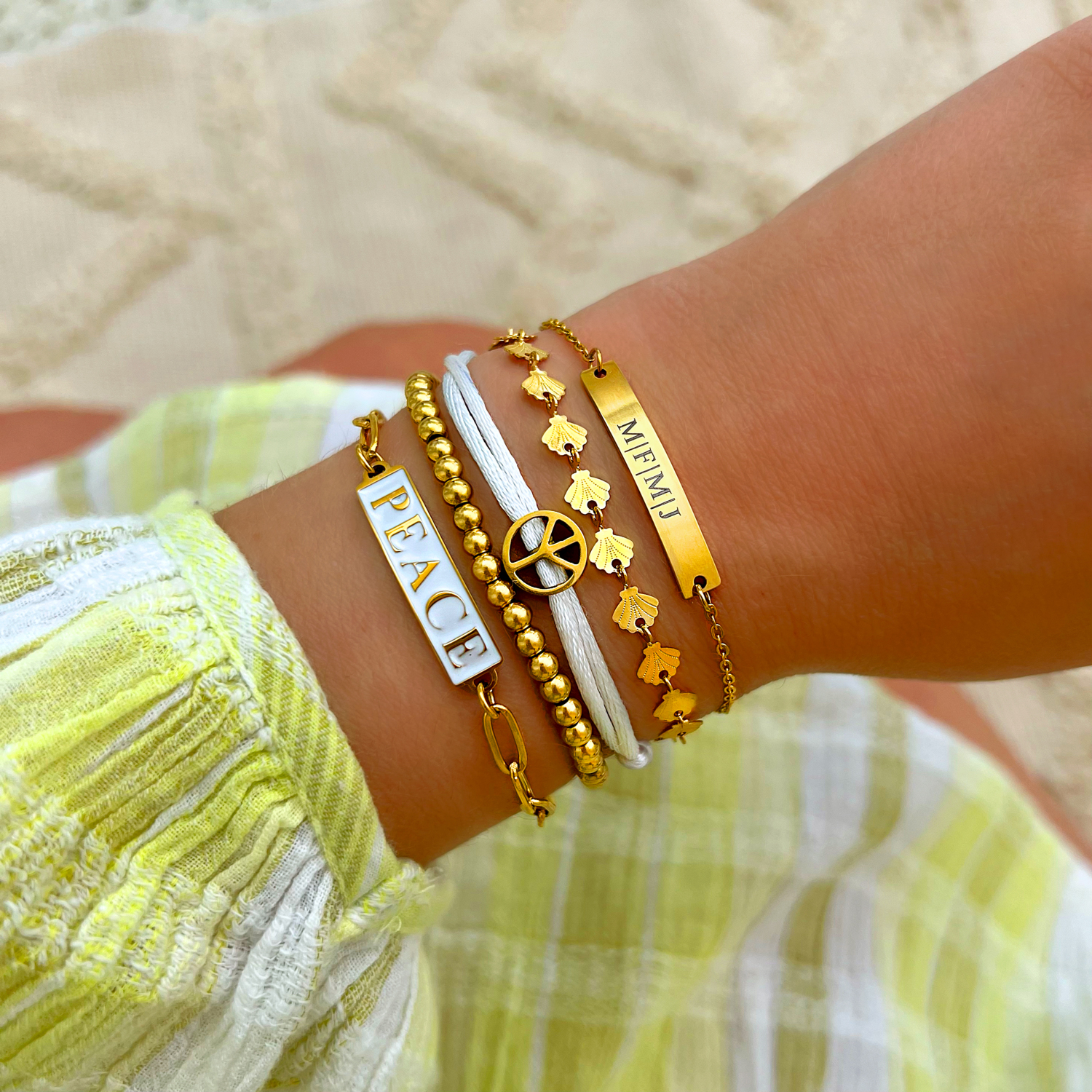 Gouden armband met bolletjes gecombineerd