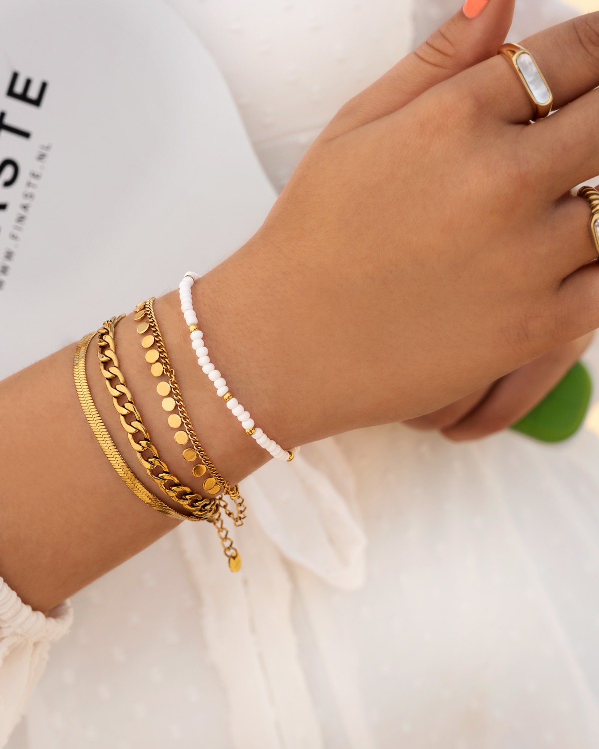 Mix van gouden sieraden