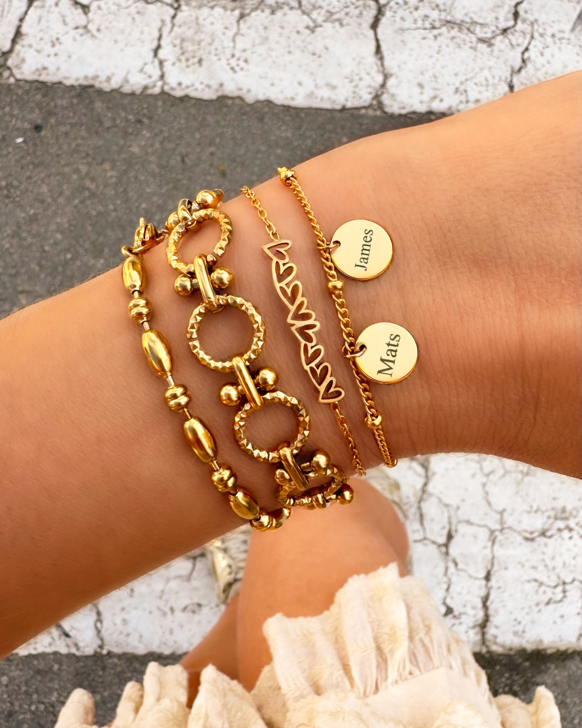 Gouden armparty met chains
