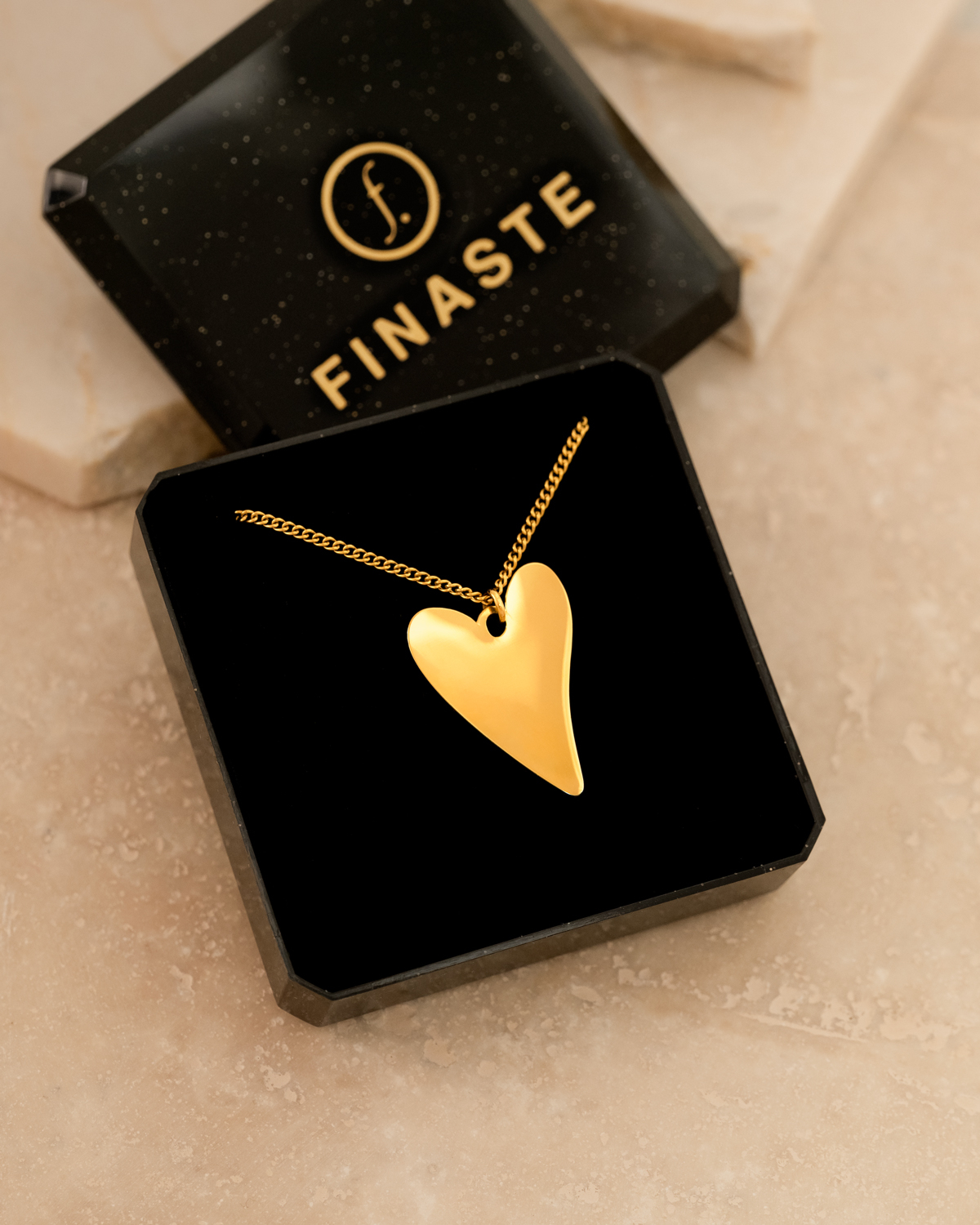 Sweet heart ketting goudkleurig in sieradendoosje
