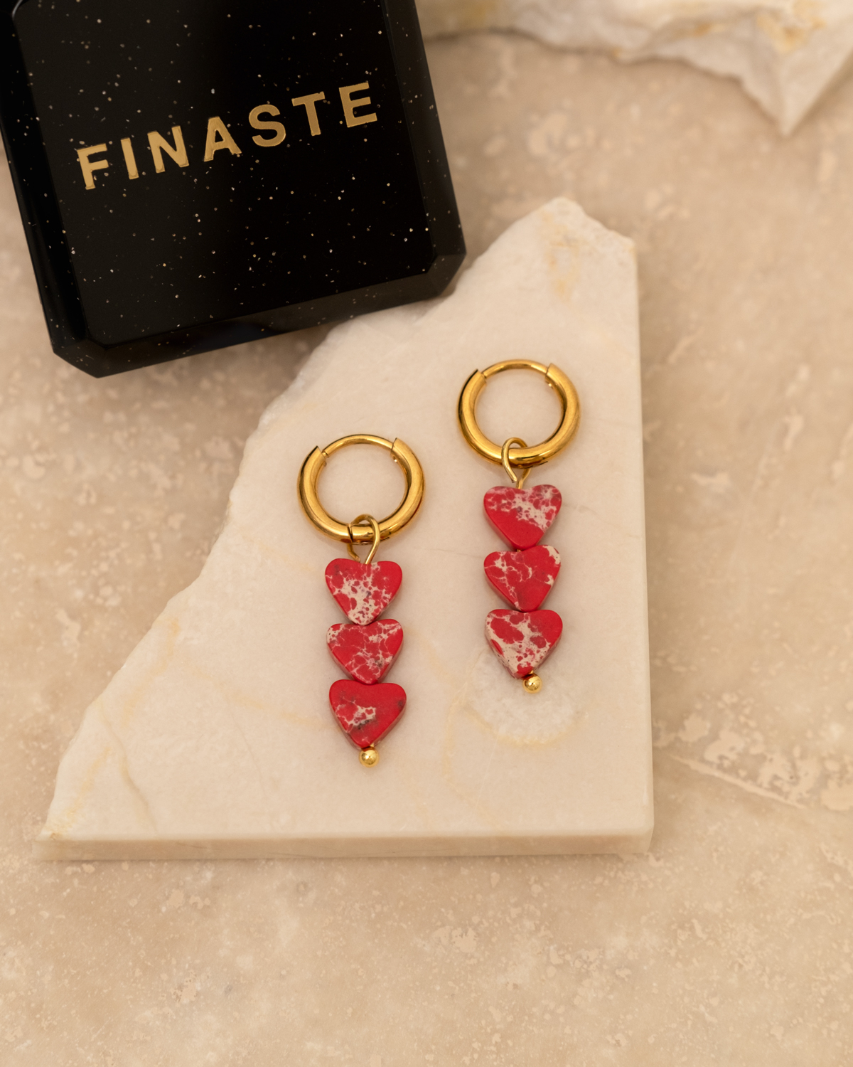 red love oorbellen goud met sieradendoosje