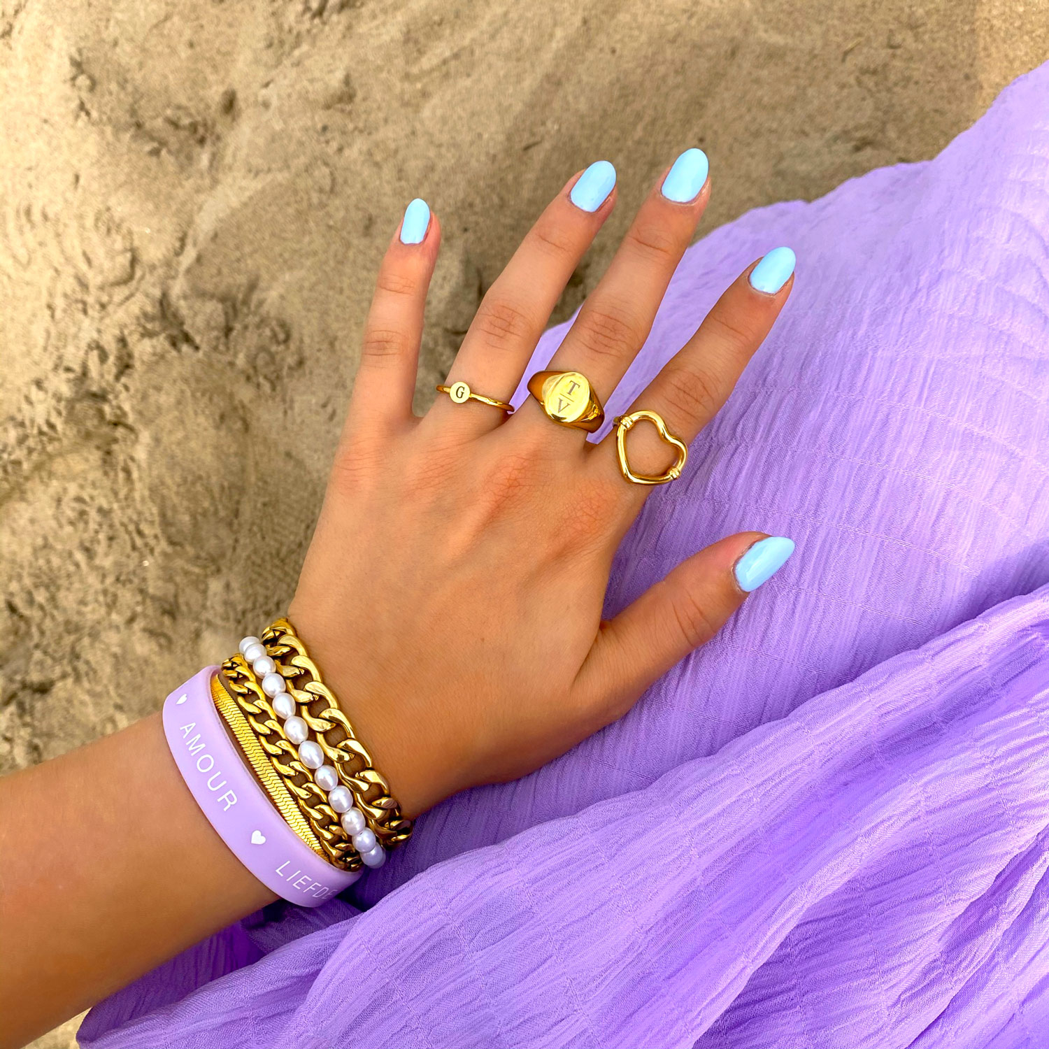 Gouden armbanden met ringen