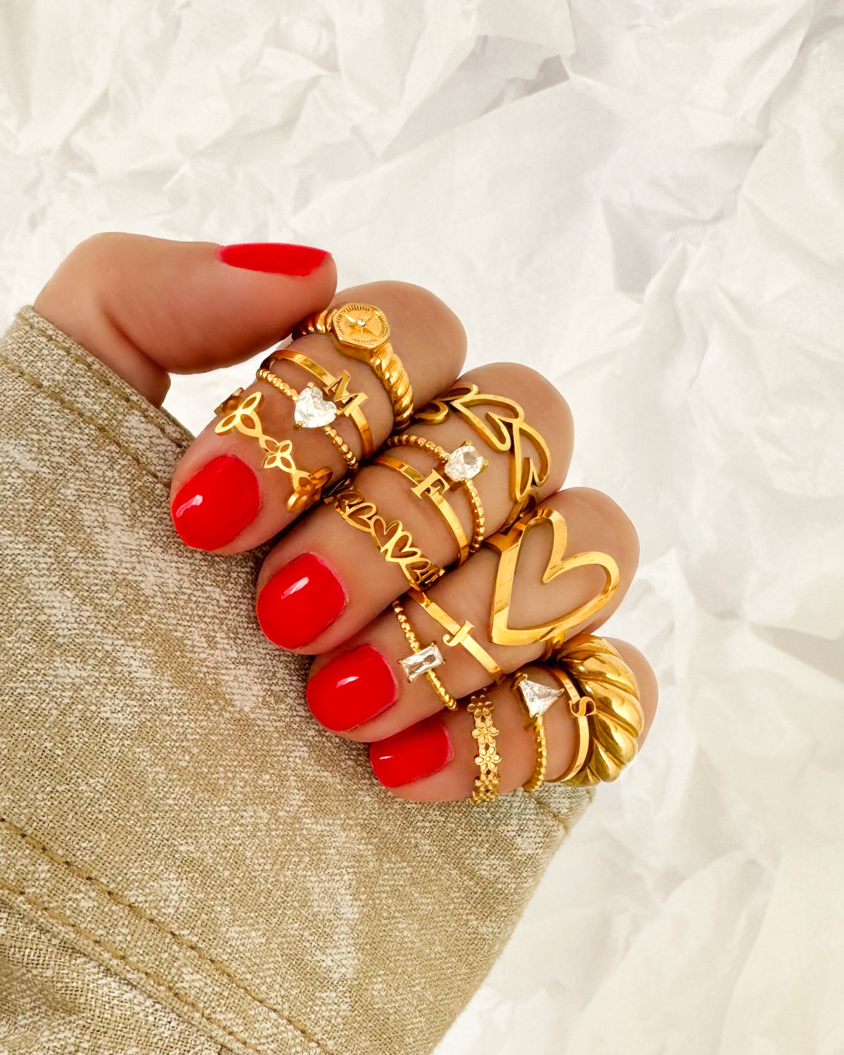 Gouden ringparty met steentjes