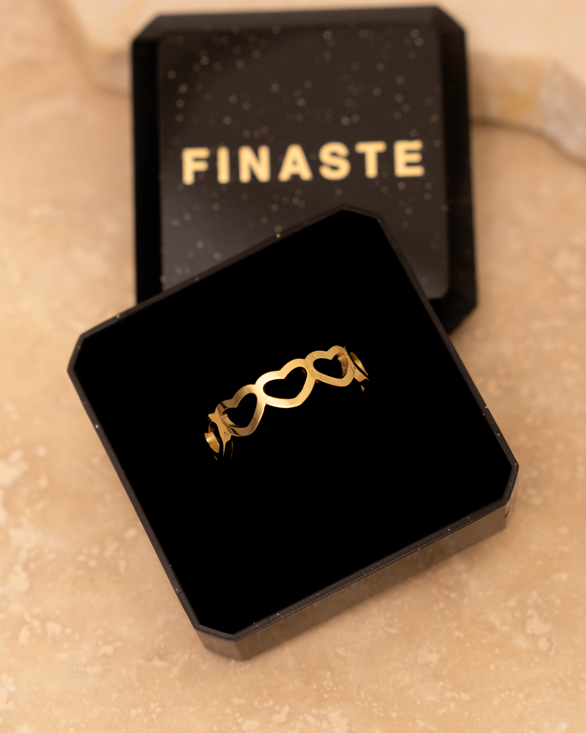 gouden hartjes ring in Finaste doosje