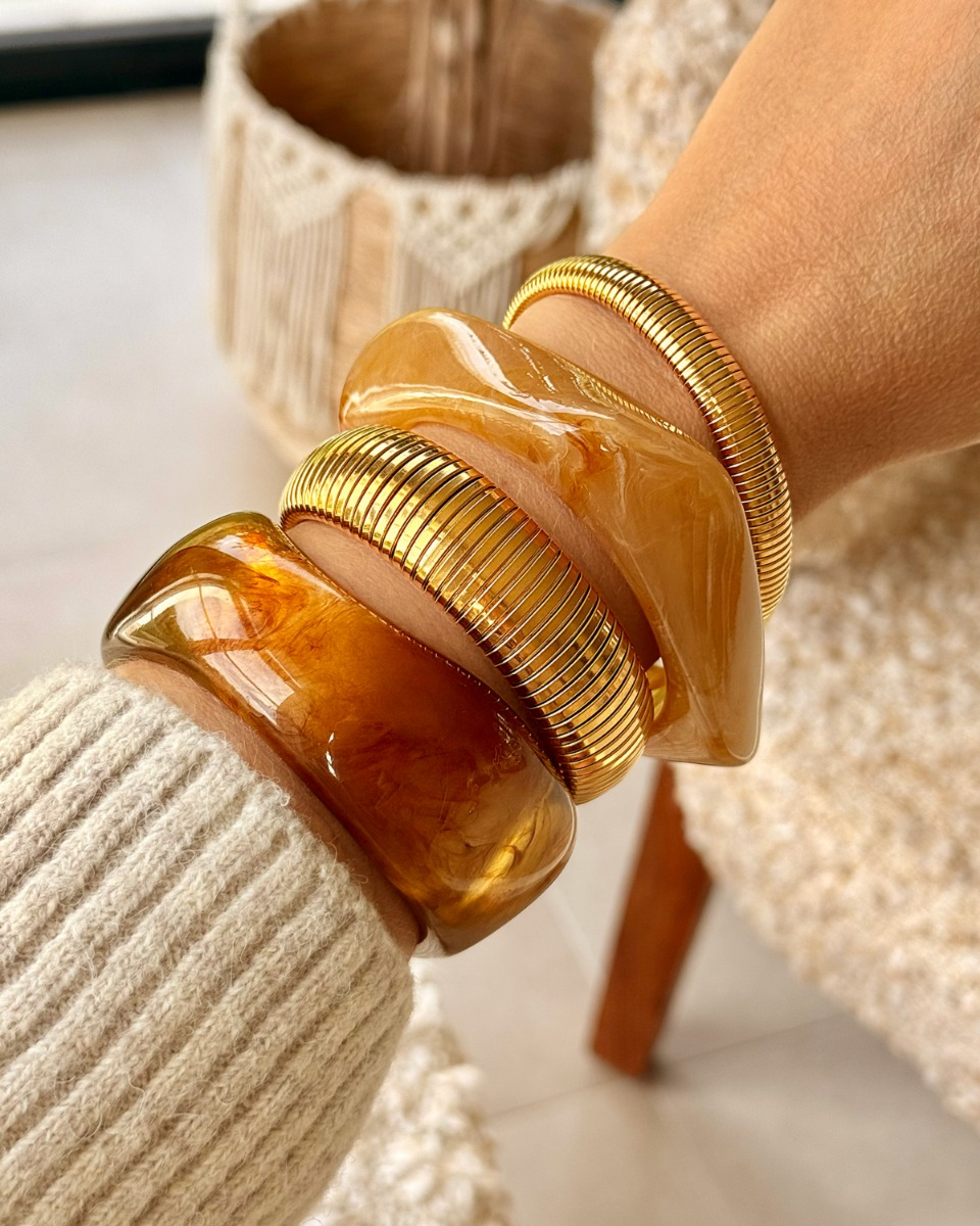 combinatie van verschillende bangles bij elkaar