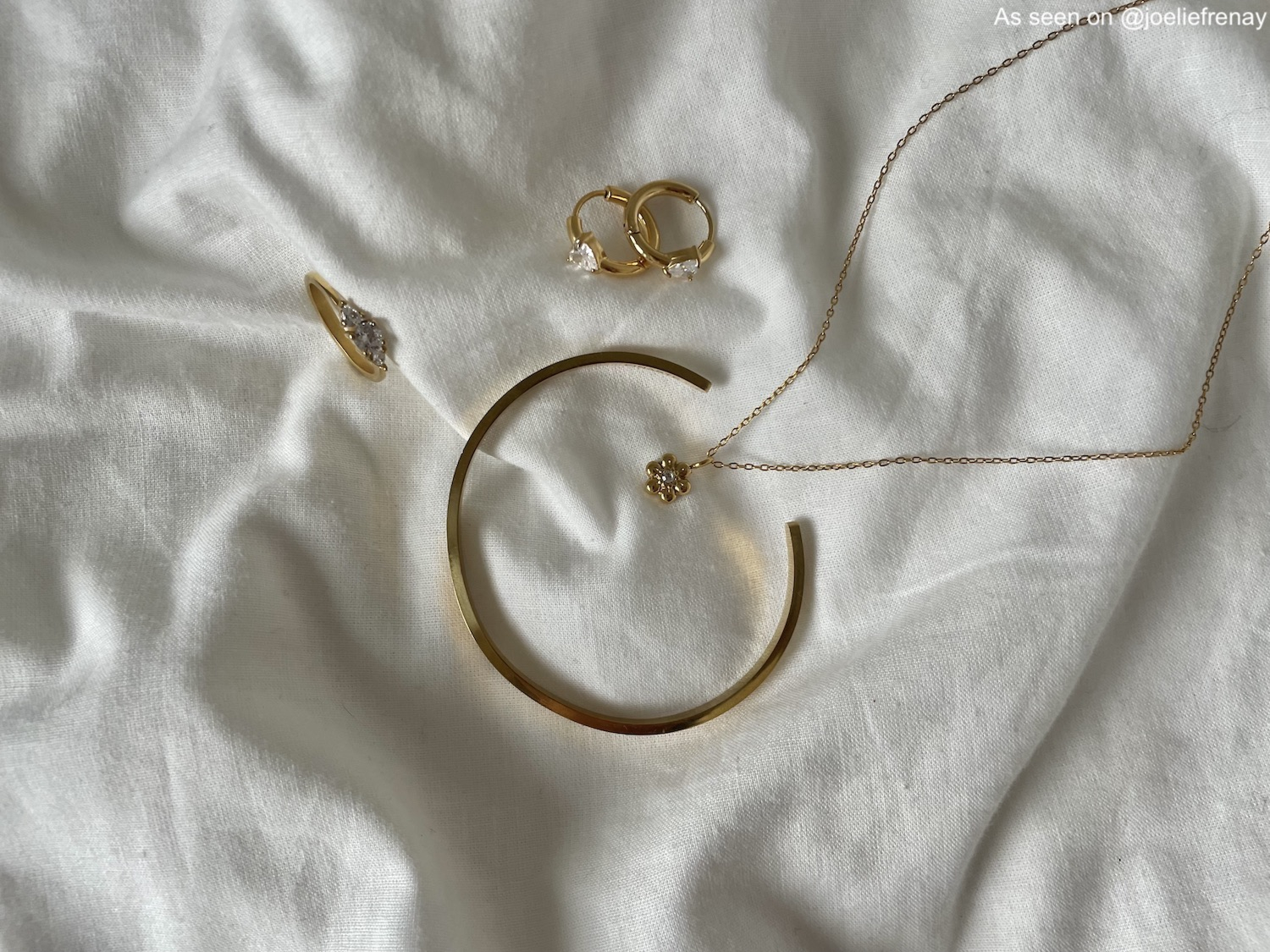 Influencer gouden sieraden