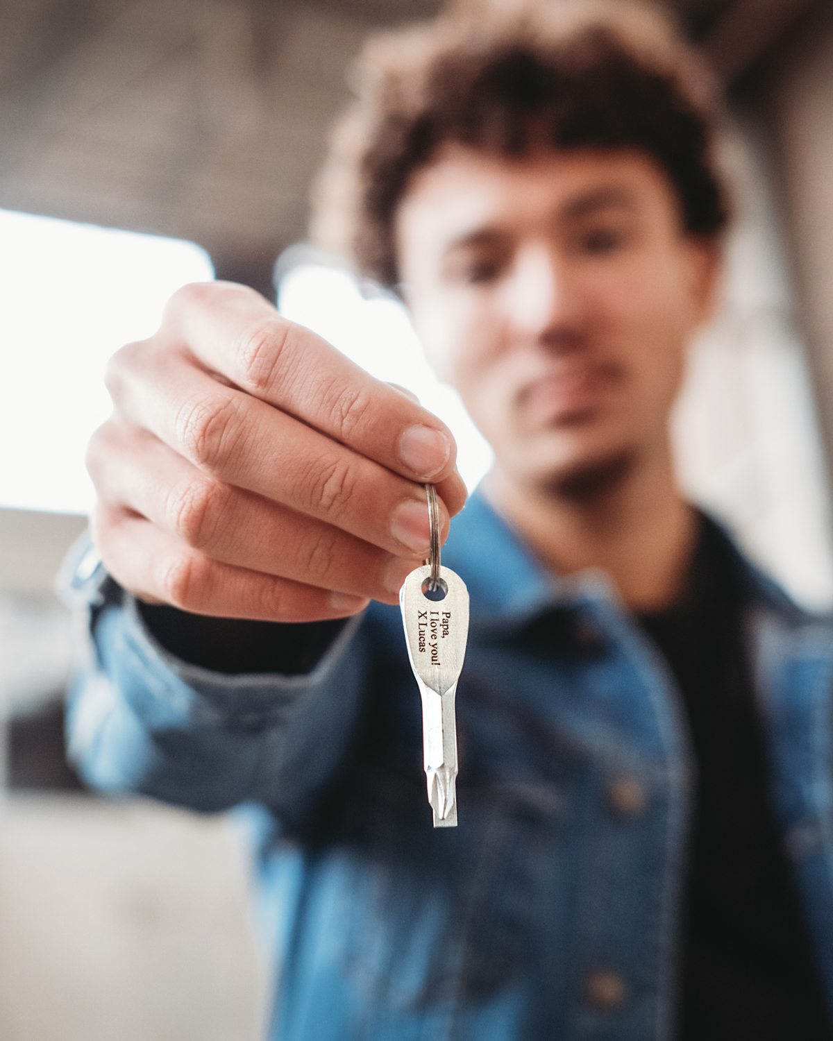 Sleutelhanger cadeau geven aan hem