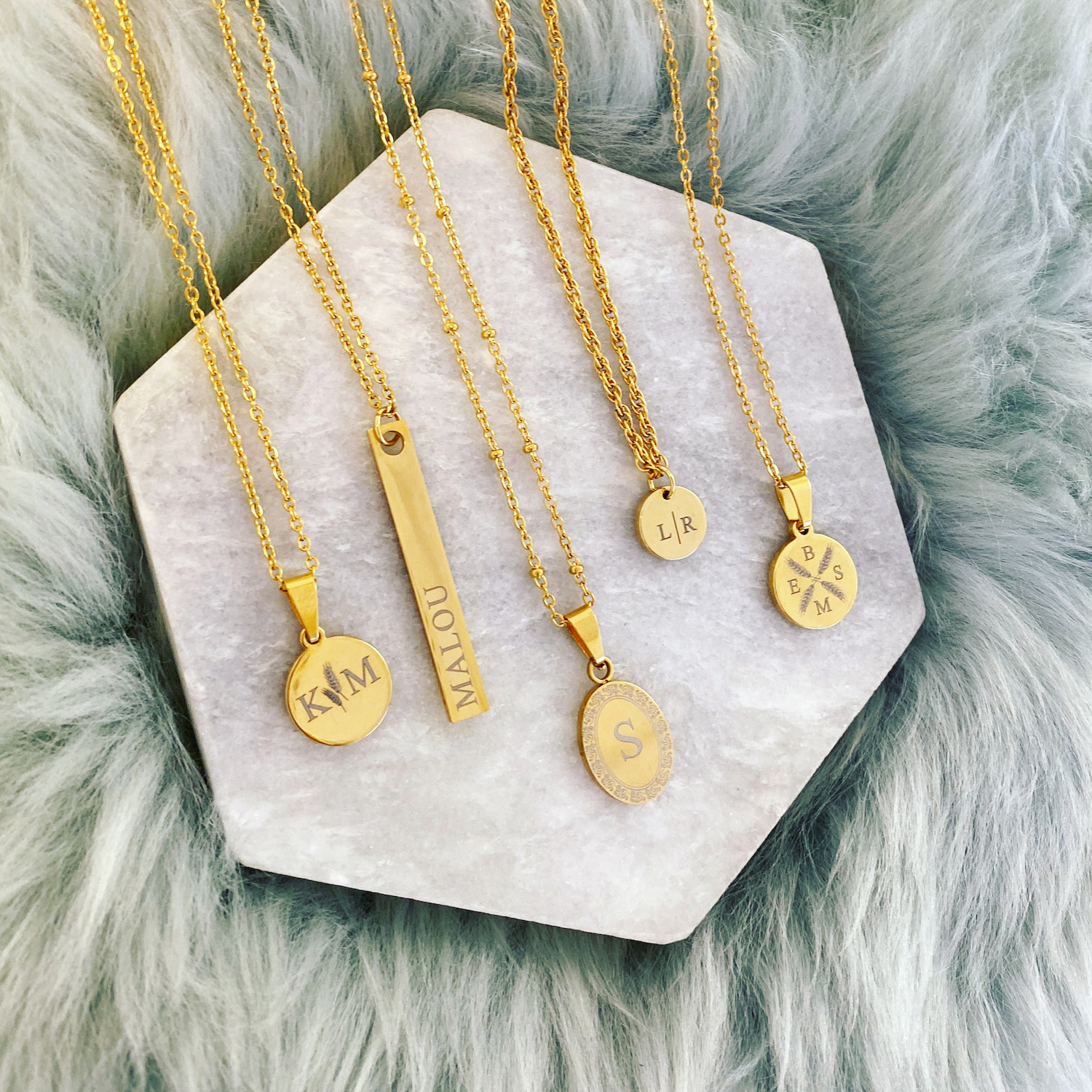 Mix van vijf graveerbare ketting in het goud
