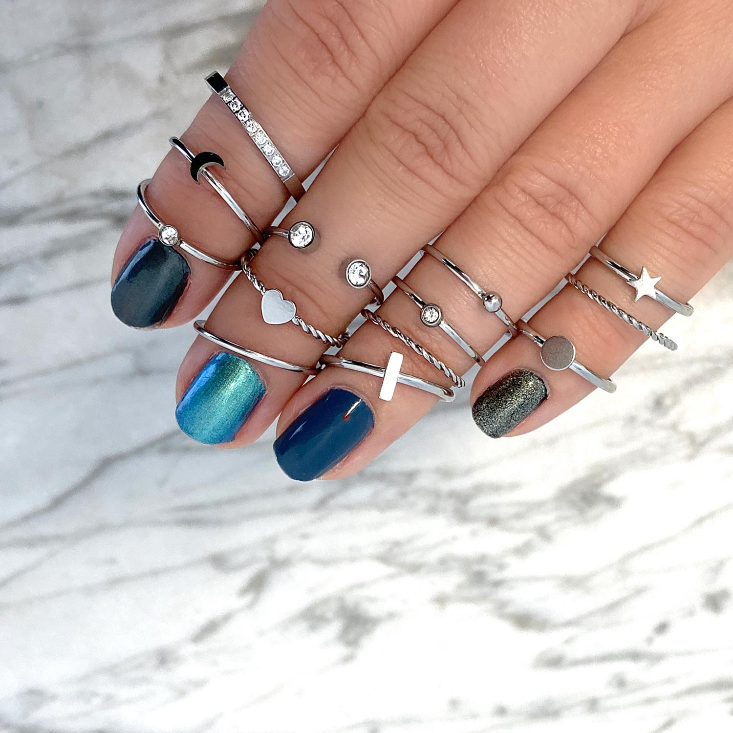Leuke set van ringen voor om de hand voor een complete look