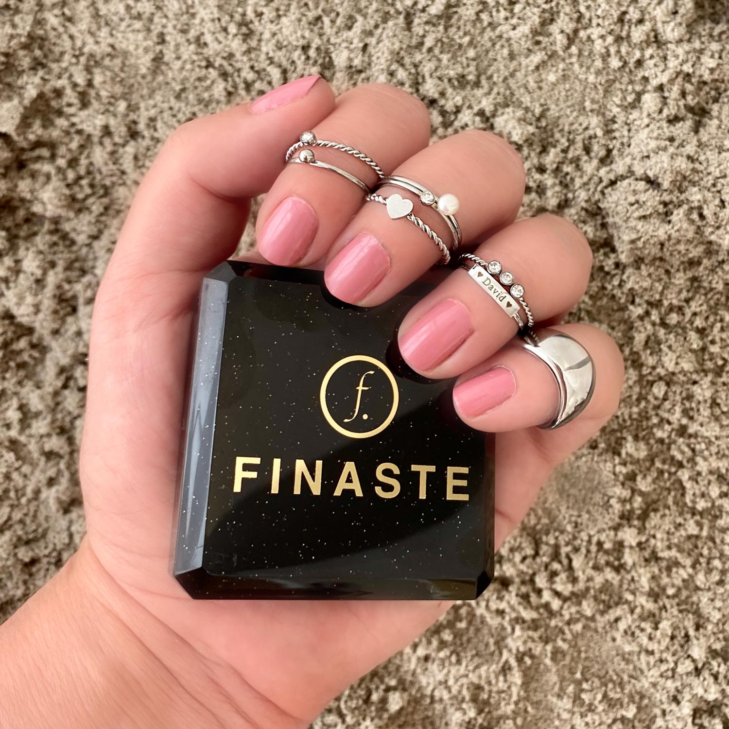 Mooie ringen om de hand voor een complete look