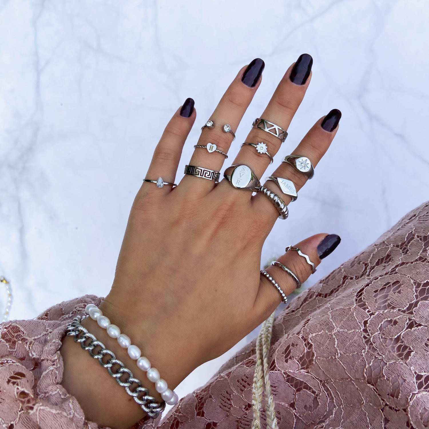 Mooie trendy ringen die je kan shoppen in het zilver