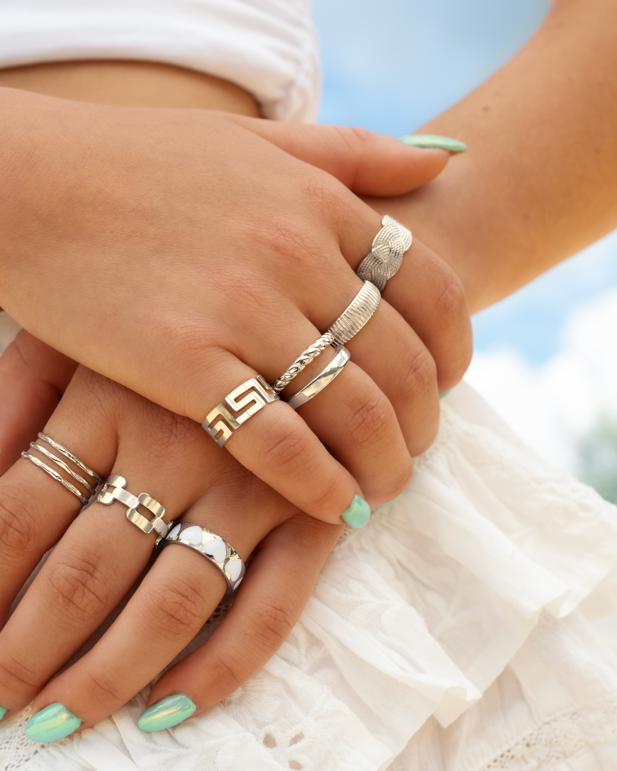 Zilveren ringen mix in de zomer