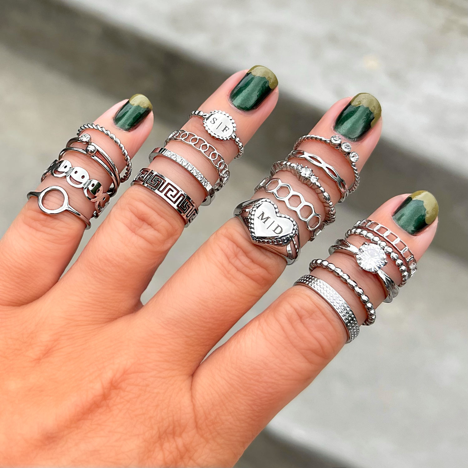 Mix van zilveren ringen 