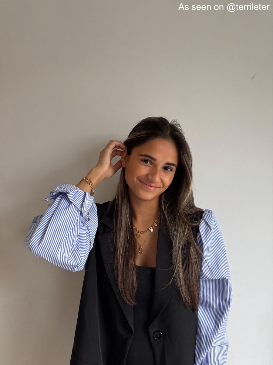 Influencer draagt bedelketting