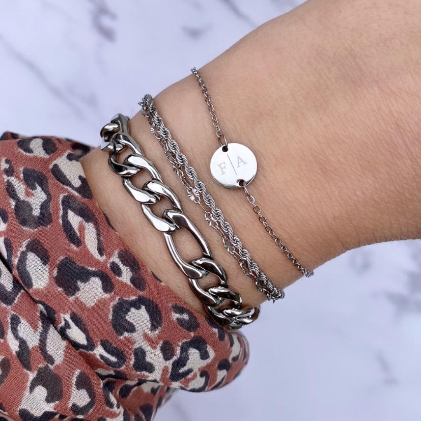 Trendy look van armbanden om te kopen