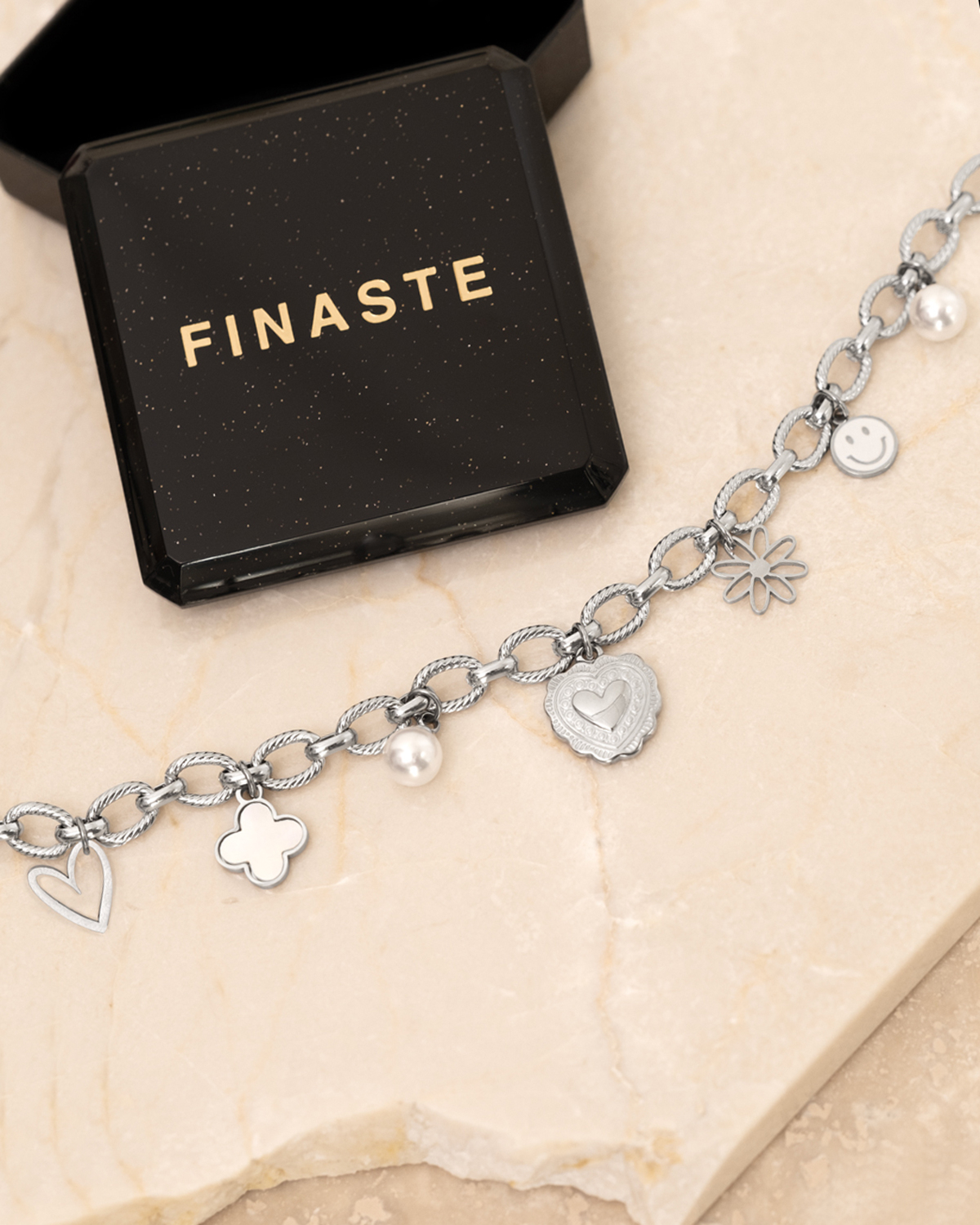 Zilveren bedelketting met sieradendoosje