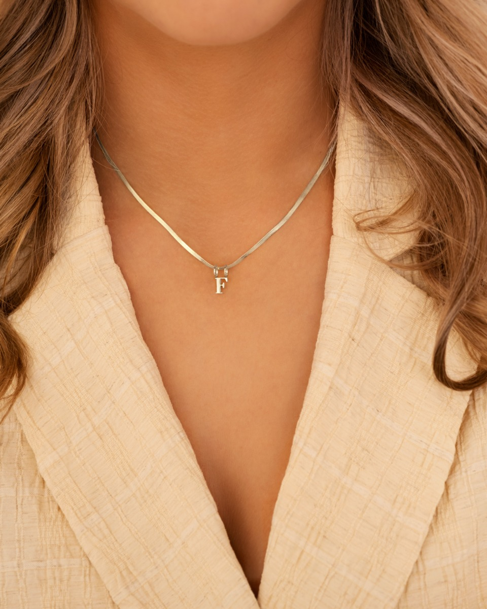 Zilveren letter ketting
