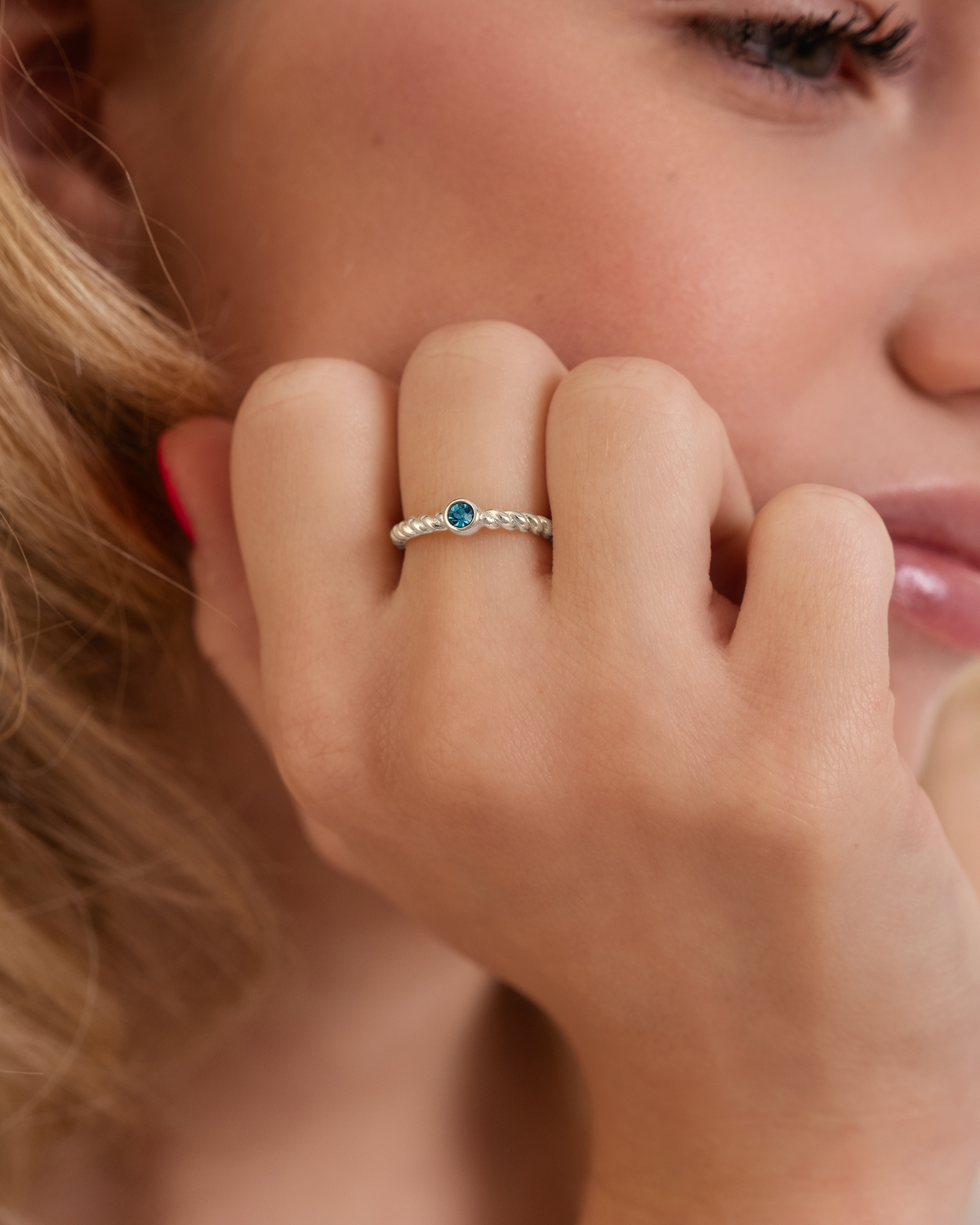 Zilveren ring met geboortesteen