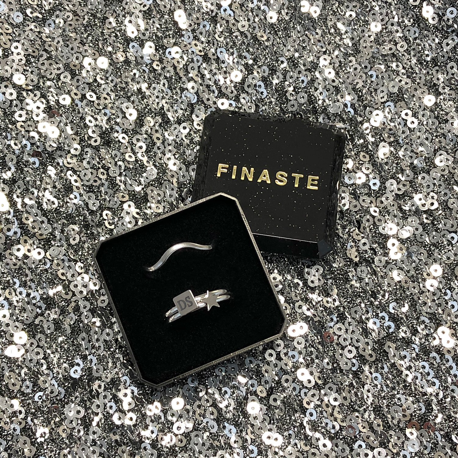 zilveren ringen in doosje finaste
