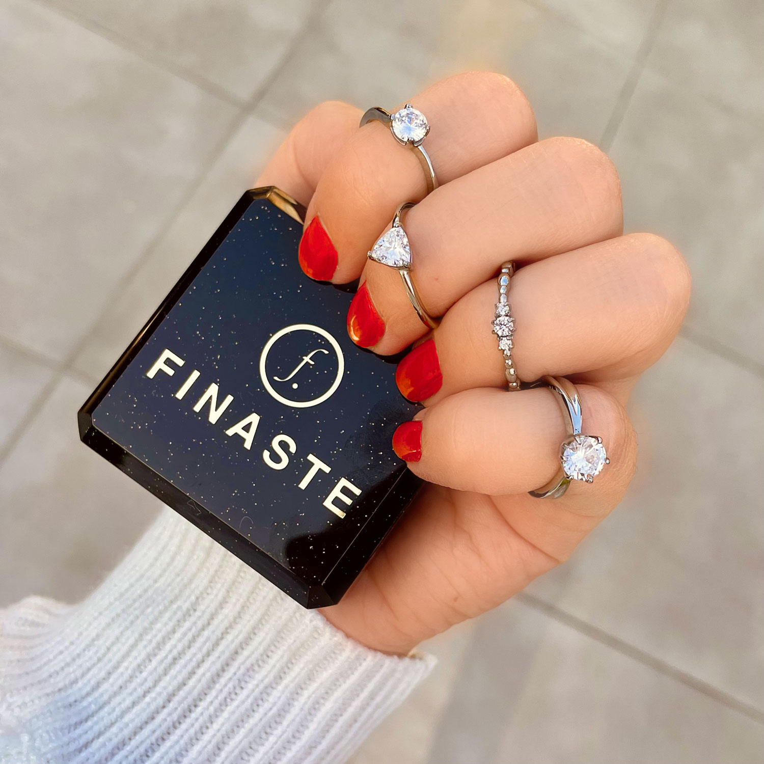 Mix van zilveren ringen met steentjes
