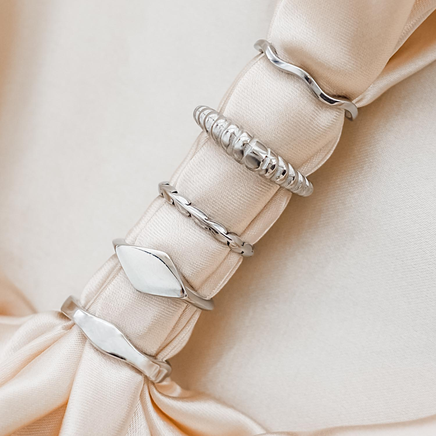 Mix van zilveren ringen