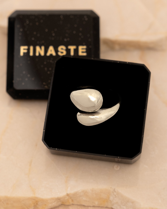 teardrop ring in sieradendoosje