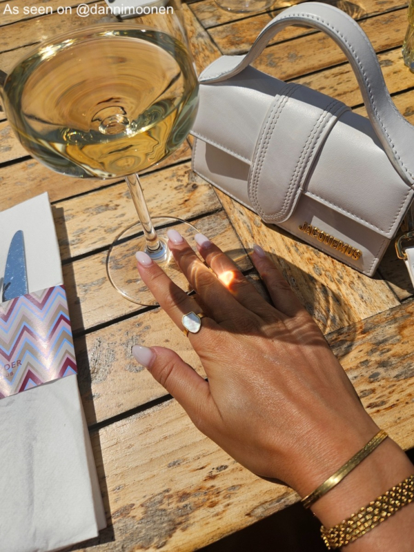 Ring sea shell goudkleurig